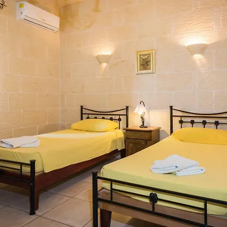 The Palms - Farmhouse With Private Pool In Island Of Gozo Ferienhaus