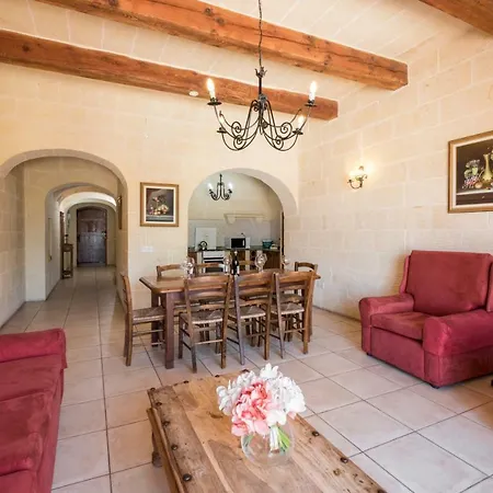 Vakantiehuis The Palms - Farmhouse With Private Pool In Island Of Gozo Nadur
